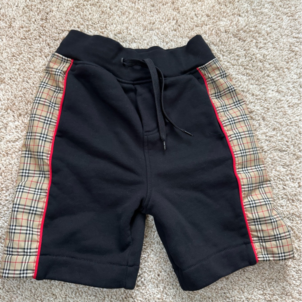 Authentic Used Burberry Black Textured Shorts